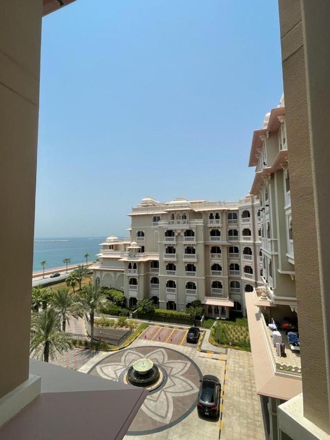 Royal Club By Rvhr, Grandeur Residence Crescent Palm Jumeirah Dubái Exterior foto